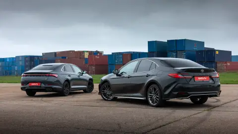Чемпионат седанов бизнес-класса: Toyota Camry против Geely Preface