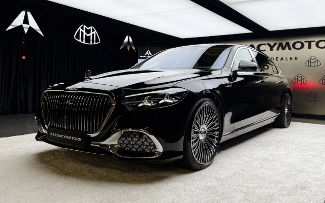 Дворецкий в придачу к машине. Первое знакомство с новым Maybach S-Class